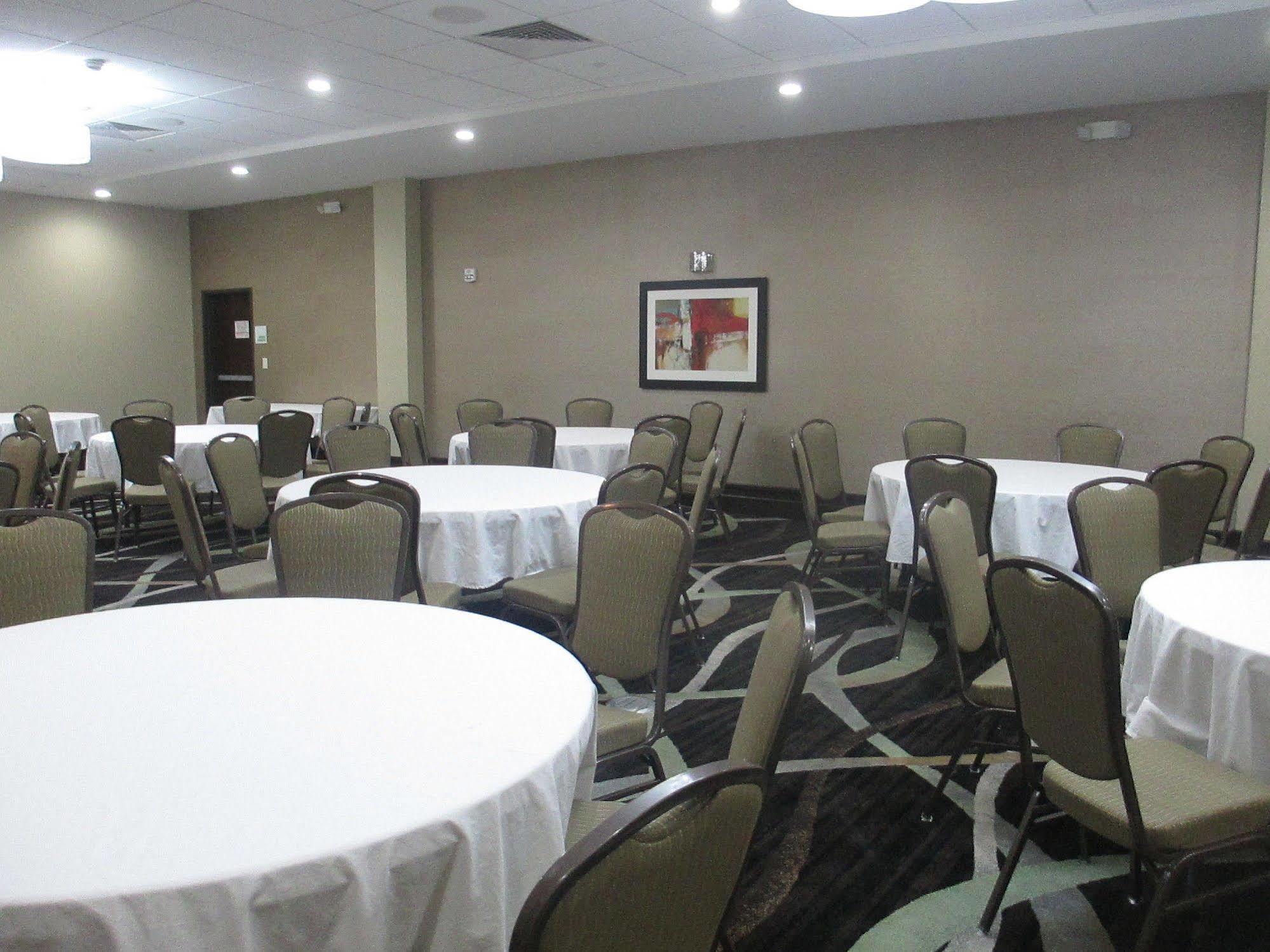 Holiday Inn Salina By Ihg Extérieur photo